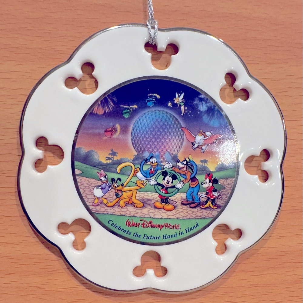 2000 Disney World Christmas Ornament